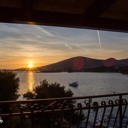 Sea View Apartment-20 M From The Sea