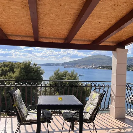 Apartment Sea View Apartment-20 M From The Sea Trogir