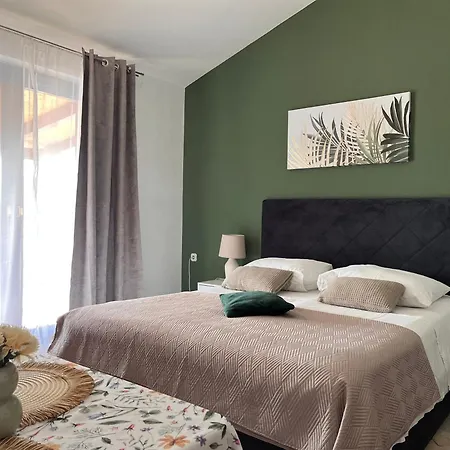 Sea View Apartment-20 M From The Sea Apartment *