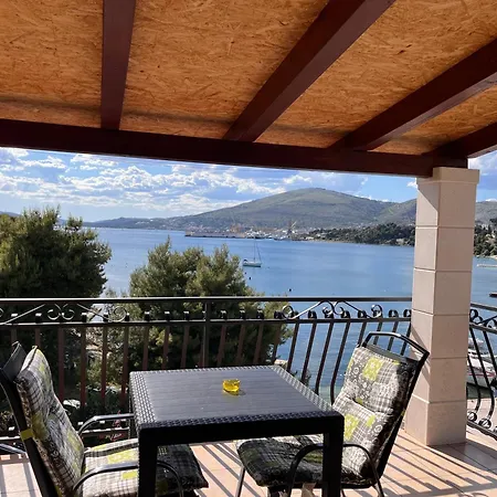 Sea View Apartment-20 M From The Sea Trogir
